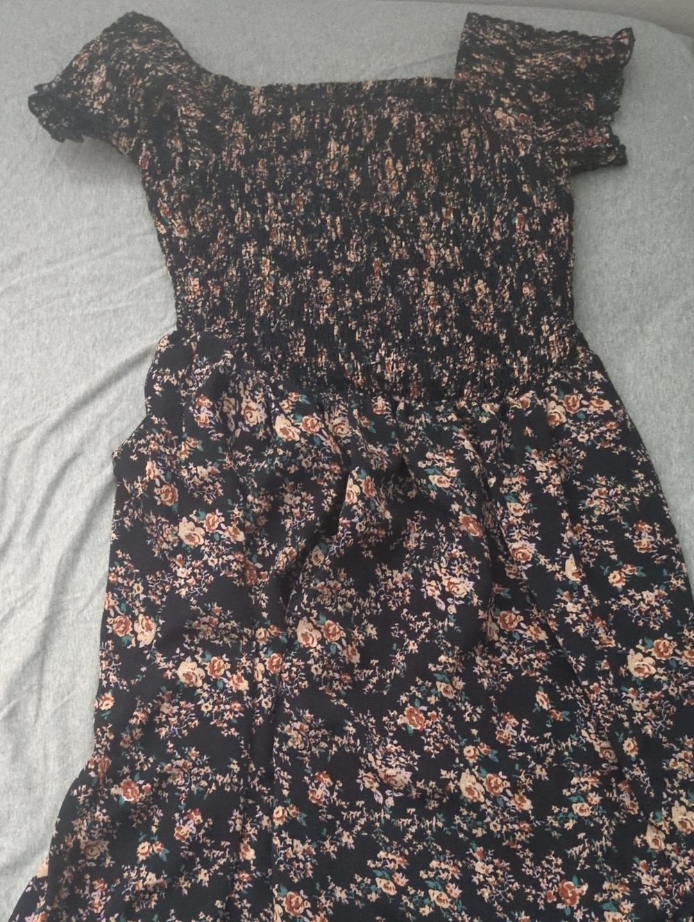 SHEIN Black Floral Smocked Midi Dress with Rose Print
